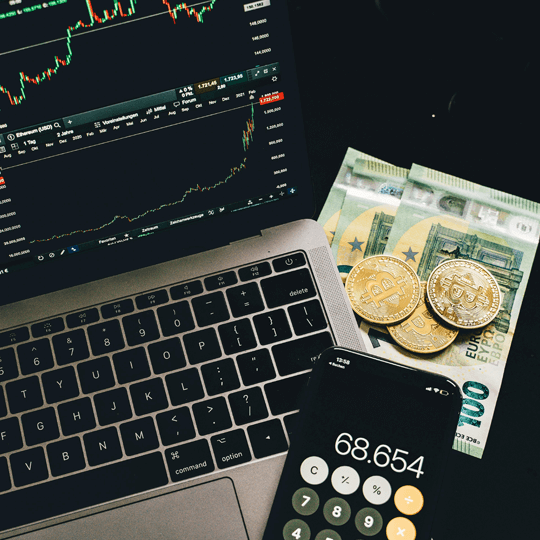 Svaprello Naksira - Equipo de expertos en criptomoneda